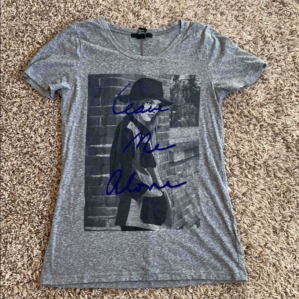 Gray graphic tee